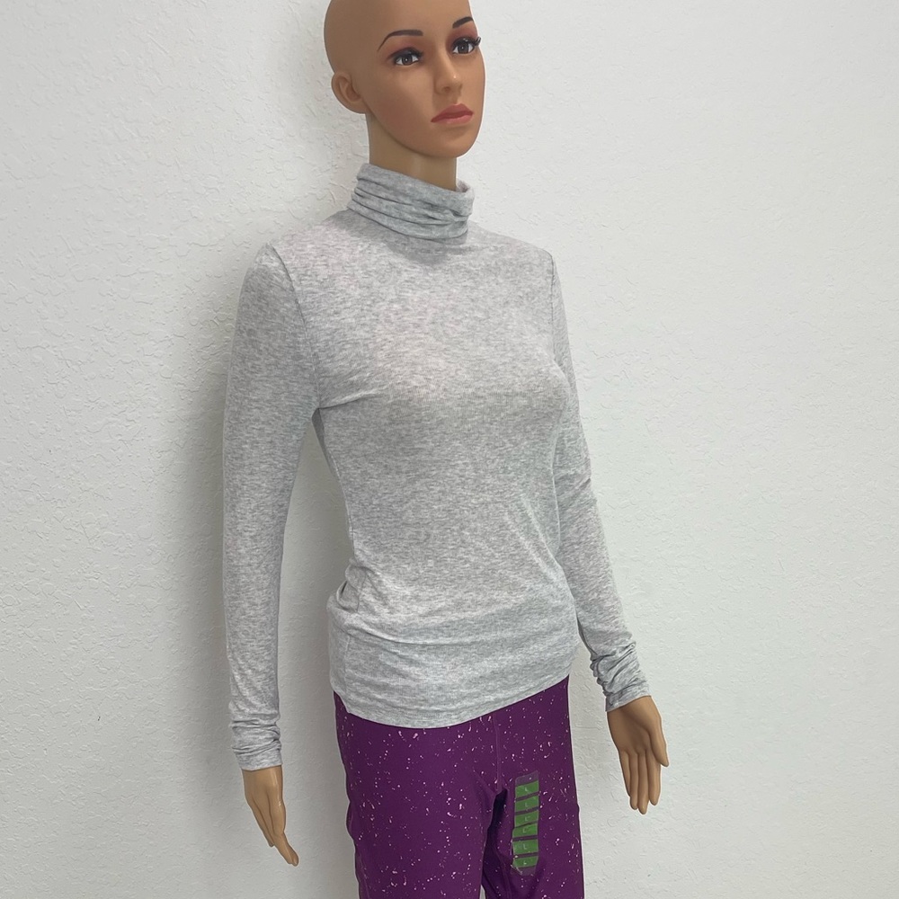 Fabletics XS Silver TurtleNeck Top Long Sleeve